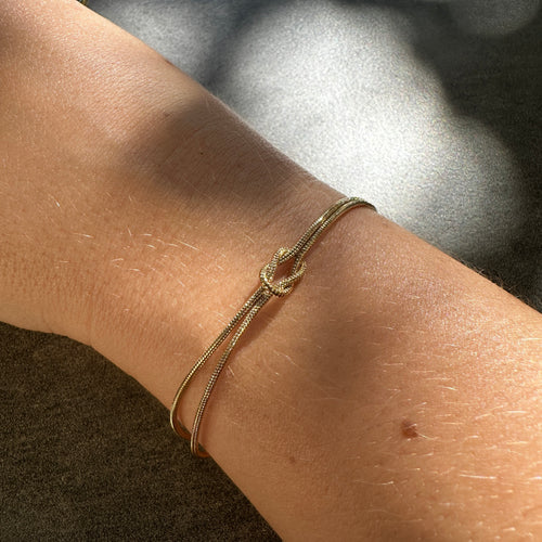 Début Doré Narukvica "Knot"