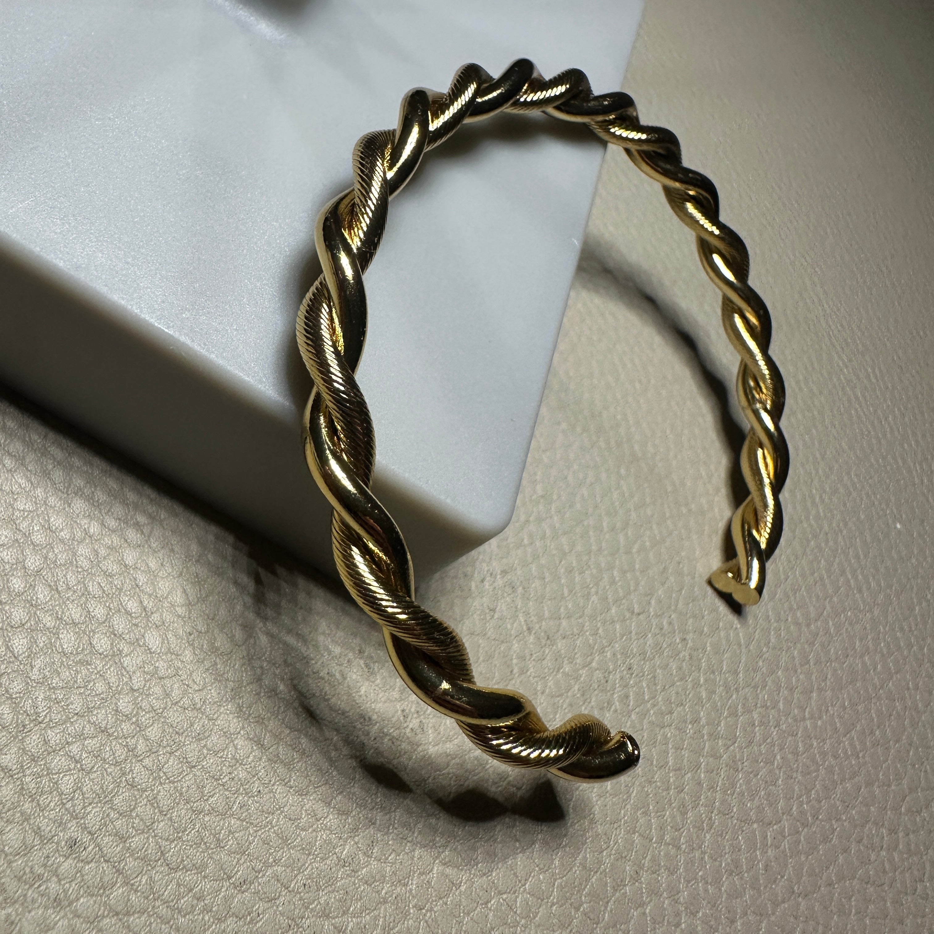 Début Doré Narukvica "Twisla"